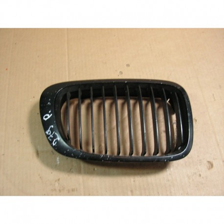 GRILL NERKA PRAWA BMW 325I E46 CZARNA