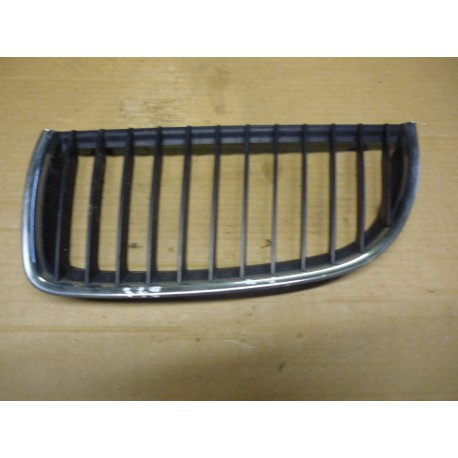 BMW 320I E90 SEDAN NERKA LEWA ATRAPA GRILL