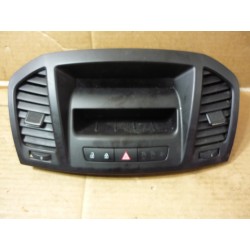 OPEL INSIGNIA A KRATKA ŚRODKOWA Z WYŚWIETLACZEM