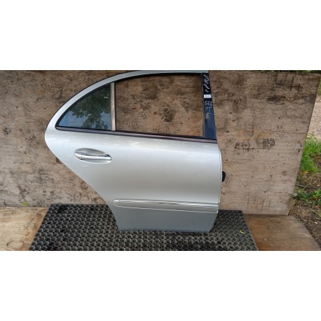 MERCEDES W211 SEDAN DRZWI TYŁ PRAWY C744