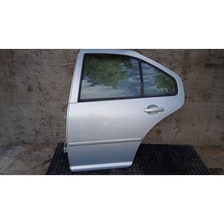 VW BORA SEDAN DRZWI TYŁ LEWY LA7W