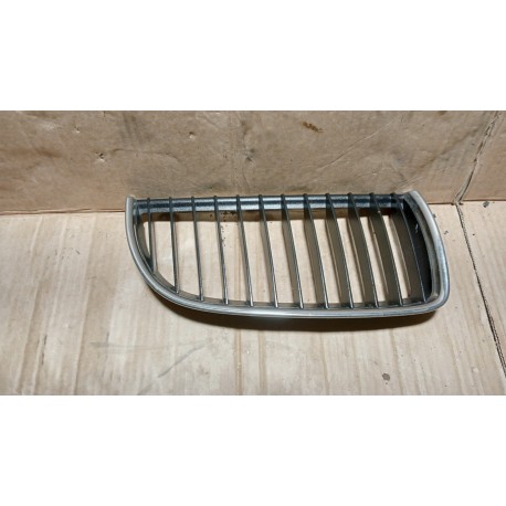 BMW E90 GRILL NERKA PRAWA