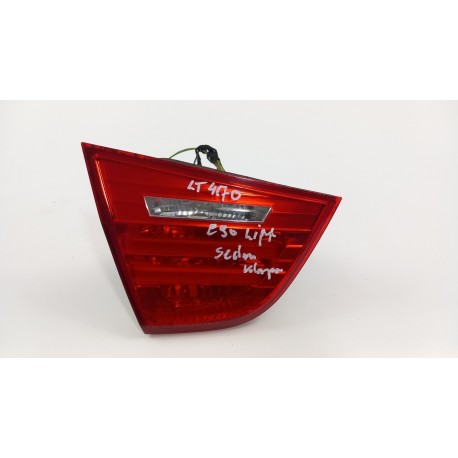 BMW E90 LIFT LAMPA TYŁ LEWA W KLAPĘ