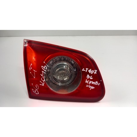 VW PASSAT B6 KOMBI LAMPA TYŁ LEWA W KLAPĘ