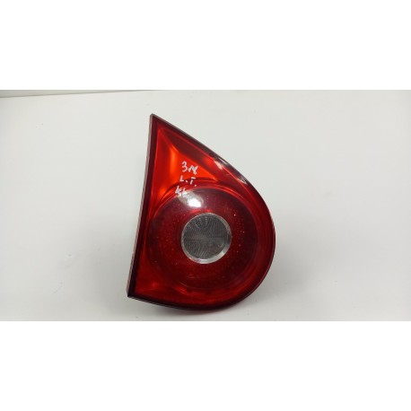 VW GOLF V HB LAMPA TYŁ LEWA W KLAPĘ