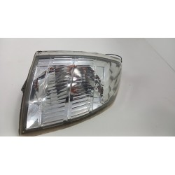 NISSAN T30 LAMPA PRZÓD PRAWA