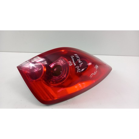 NISSAN PRIMERA P12 HB LAMPA TYŁ PRAWA