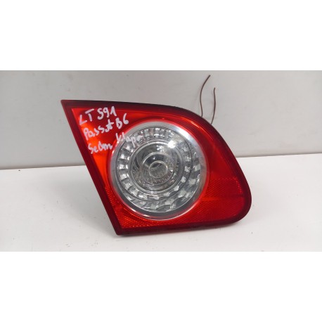 VW PASSAT B6 SEDAN LAMPA TYŁ LEWA W KLAPĘ