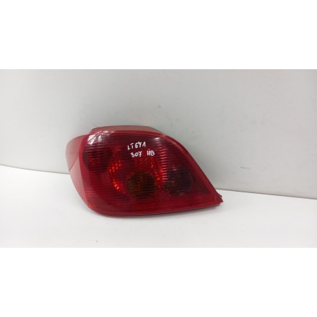 PEUGEOT 307 HB LAMPA TYŁ LEWA