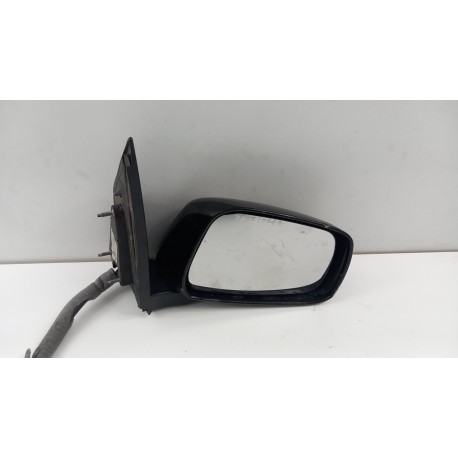 NAVARA D40 LUSTERKO PRAWE 11PIN