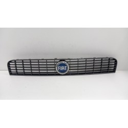 FIAT GRANDE PUNTO GRILL ATRAPA EMBLEMAT