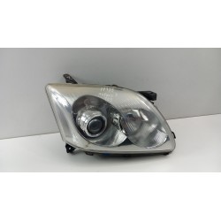 TOYOTA AVENSIS T25 LAMPA PRZÓD PRAWA SOCZEWKA