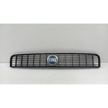 FIAT GRANDE PUNTO ATRAPA GRILL