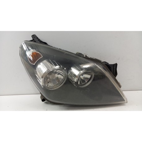 OPEL ASTRA H LAMPA PRZÓD PRAWA