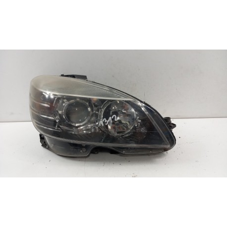 MERCEDES W204 COUPE LAMPA PRZÓD PRAWA EU SOCZEWKA