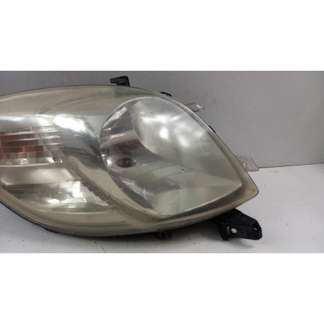 TOYOTA YARIS II LAMPA PRZÓD PRAWA