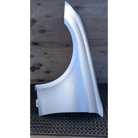 MERCEDES CLS W219 SEDAN BŁOTNIK PRZÓD LEWY C775