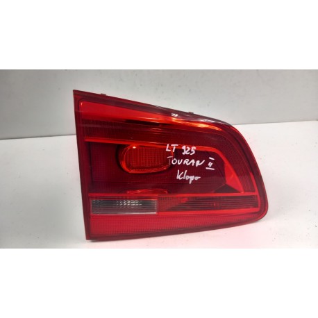 VW TOURAN II VAN LAMPA TYŁ LEWA W KLAPĘ