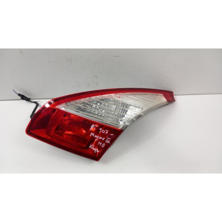 RENAULT MEGANE III HB LAMPA TYŁ PRAWA W KLAPĘ