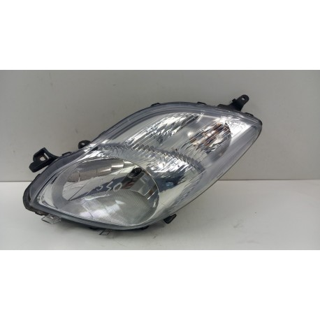 TOYOTA YARIS II LIFT LAMPA PRZÓD LEWA