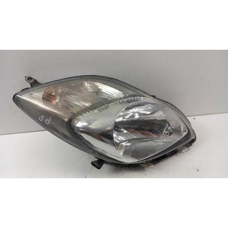 TOYOTA YARIS II LIFT LAMPA PRZÓD PRAWA