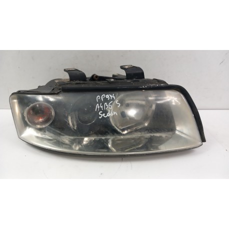 AUDI A4 B6 LAMPA PRZÓD PRAWA SOCZEWKA