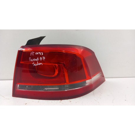 VW PASSAT B7 SEDAN LAMPA TYŁ PRAWA