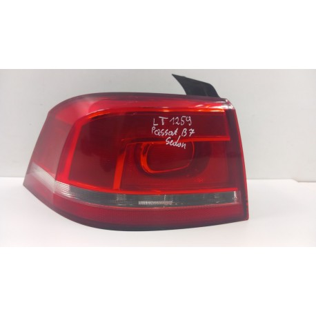 VW PASSAT B7 SEDAN LAMPA TYŁ LEWY