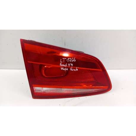 VW PASSAT B7 KOMBI LAMPA TYŁ LEWY W KLAPĘ