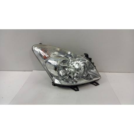 TOYOTA VERSO II LIFT LAMPA PRZÓD PRAWA