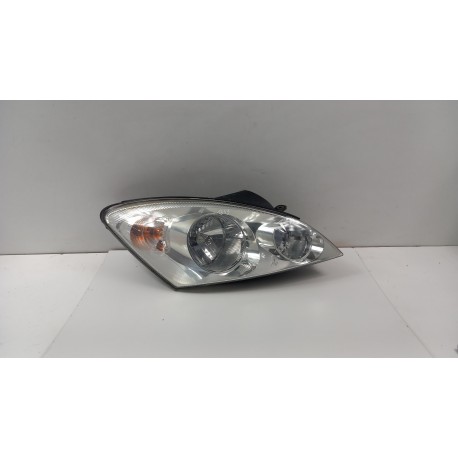 KIA CEED I LAMPA PRZÓD PRAWA