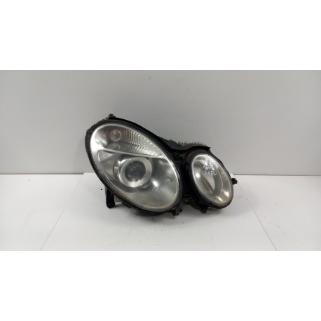 MERCEDES E KLASA W211 SEDAN LAMPA PRZÓD PRAWA EU XENON