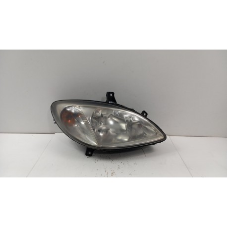 MERCEDES VIANO W639 LAMPA PRZÓD PRAWA