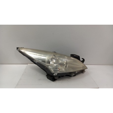 PEUGEOT 3008 I LAMPA PRZÓD PRAWA