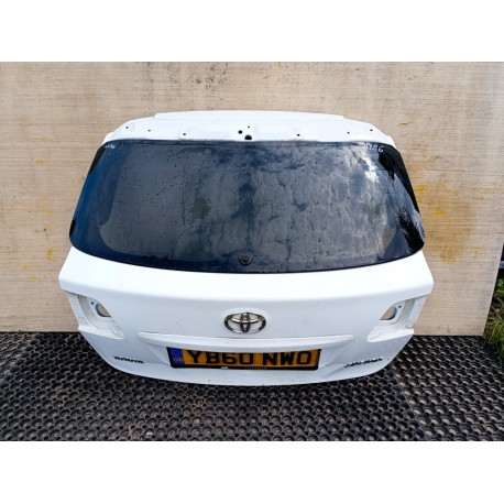 TOYOTA AVENSIS T27 KOMBI 5D KLAPA TYŁ 040