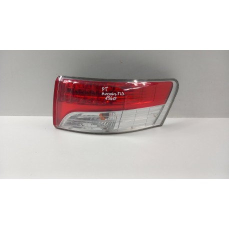 TOYOTA AVENSIS T27 SEDAN 5D LAMPA TYŁ PRAWA