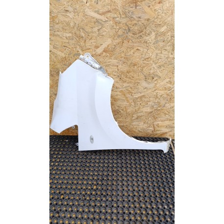 NISSAN NV200 BŁOTNIK PRZÓD PRAWY QM1