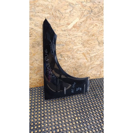 MERCEDES W204 SEDAN BŁOTNIK PRZÓD PRAWY C197