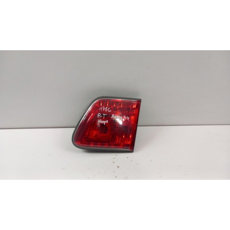 TOYOTA AVENSIS T27 KOMBI 5D LAMPA W KLAPĘ TYŁ PRAWA