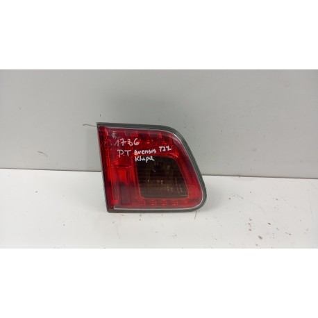 TOYOTA AVENSIS T27 KOMBI LAMPA W KLAPĘ TYŁ PRAWA