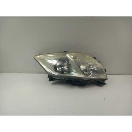 TOYOTA AURIS E15 LAMPA PRZÓD PRAWA