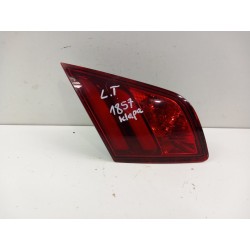 PEUGEOT 308 T9 HB LAMPA TYŁ LEWA W KLAPĘ