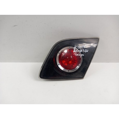 MAZDA 3 BK LAMPA TYŁ PRAWA W KLAPĘ