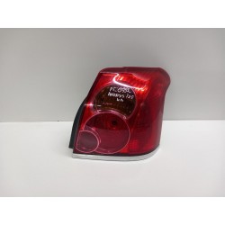 TOYOTA AVENSIS T25 HB LAMPA TYŁ PRAWA