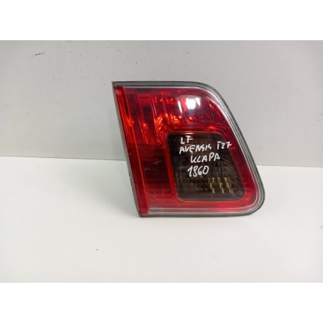 TOYOTA AVENSIS T27 SEDAN LAMPA TYŁ LEWA W KLAPĘ