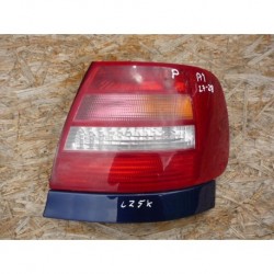 LAMPA PRAWA TYLNA TYŁ LZ5K AUDI A4