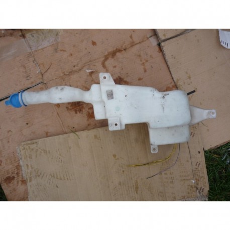 ZBIORNICZEK PŁYNU SPRYSKIWACZY SUZUKI SX4 POMPKA